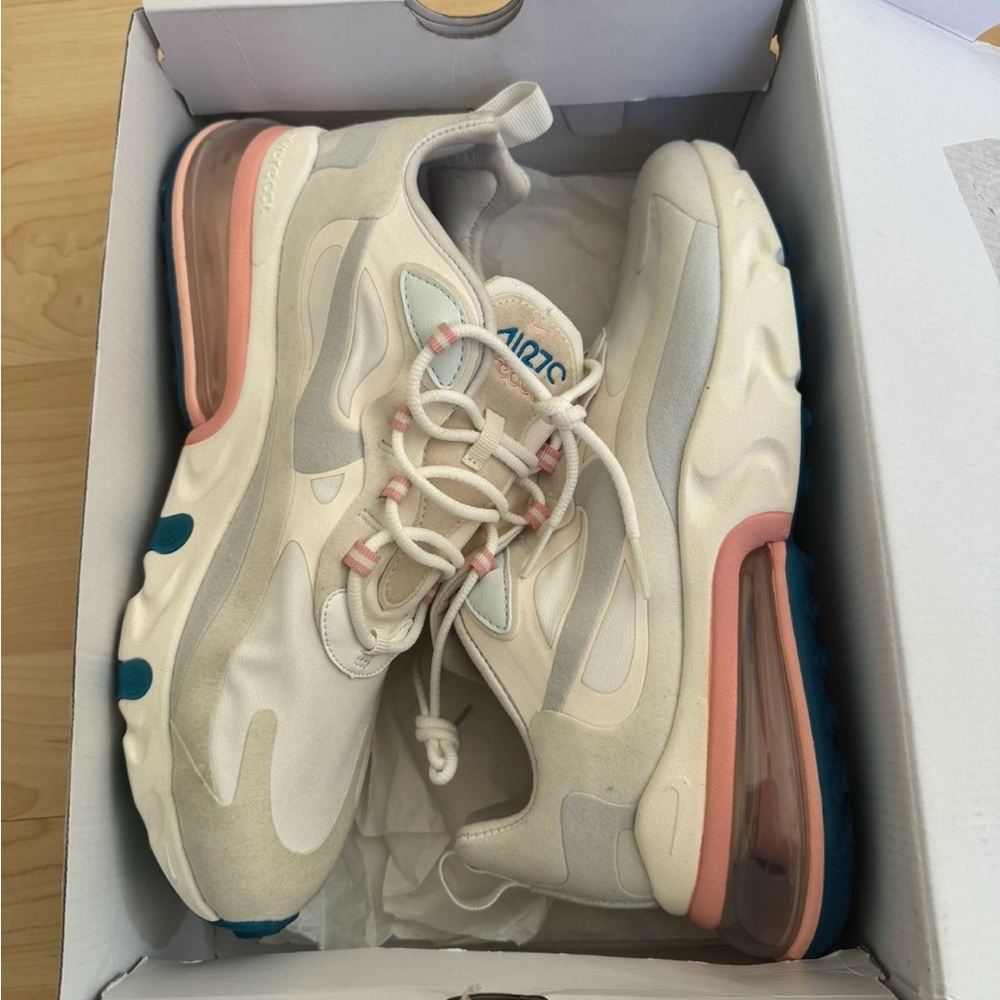 Nike Airmaz 270 Women’s Size 9